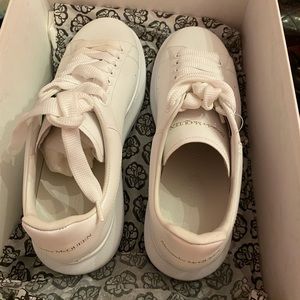 Alexander McQueens, 6.5, white